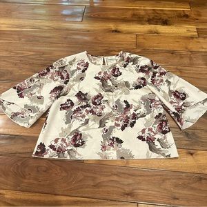 Closet clearout ‼️Aritzia floral tee